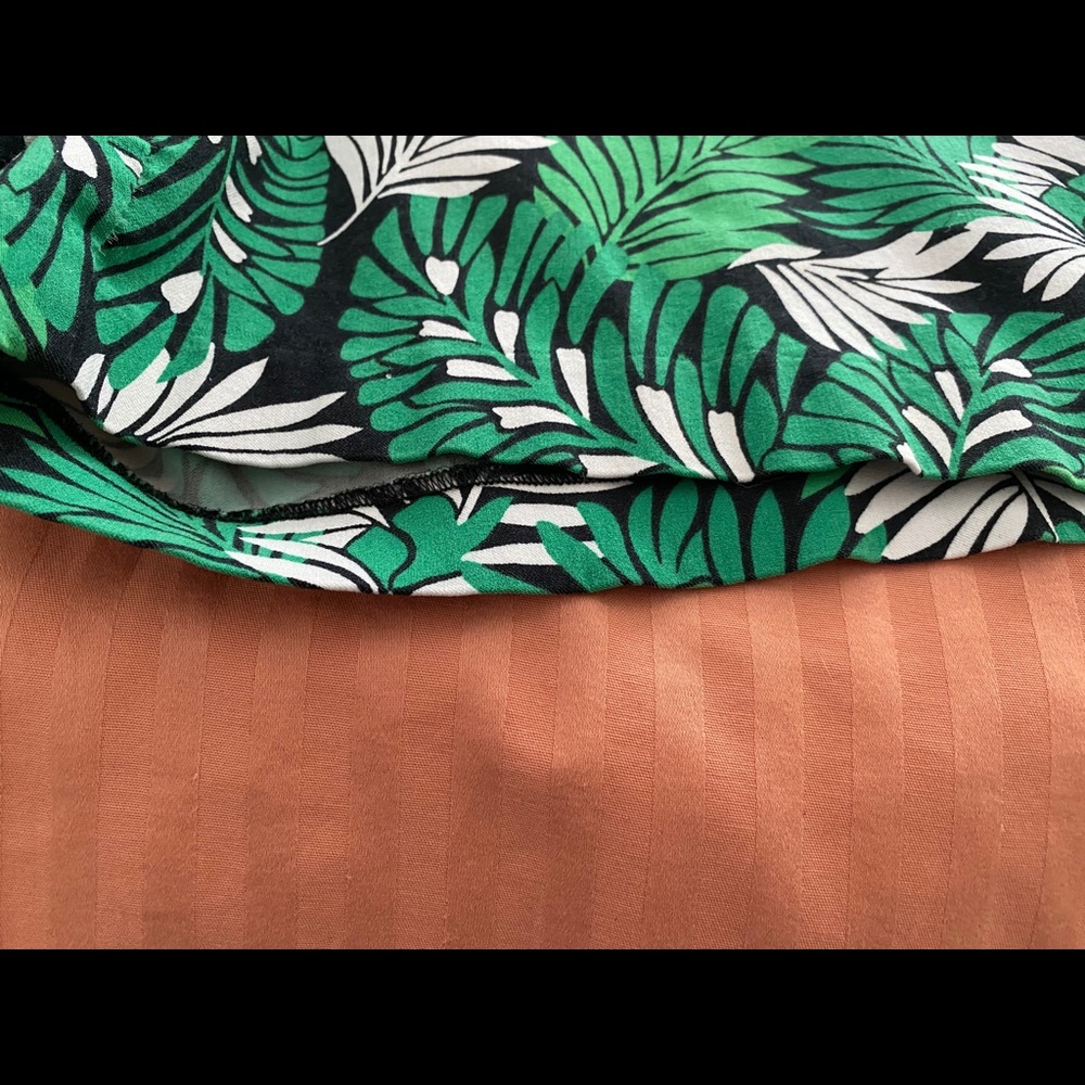 Tropical Shorts - Stretchy! (Dalia) - Picture 6 of 12